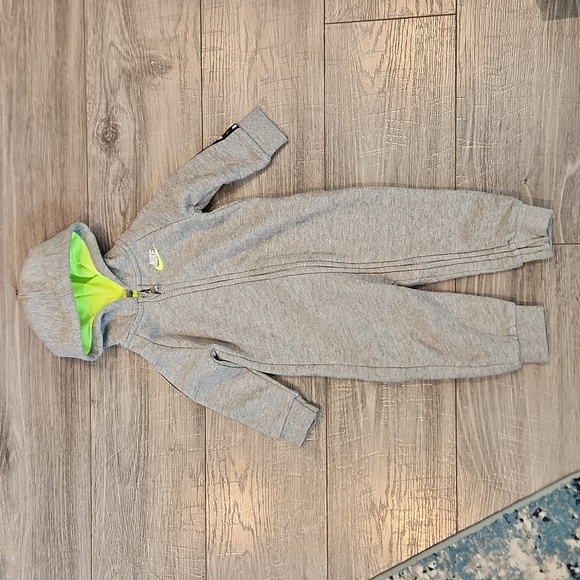 Nike Other - EUC Nike Infant Boys sz 9M One piece zippered front